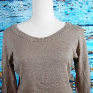 EUC GAP Light weight Sweater Size Medium